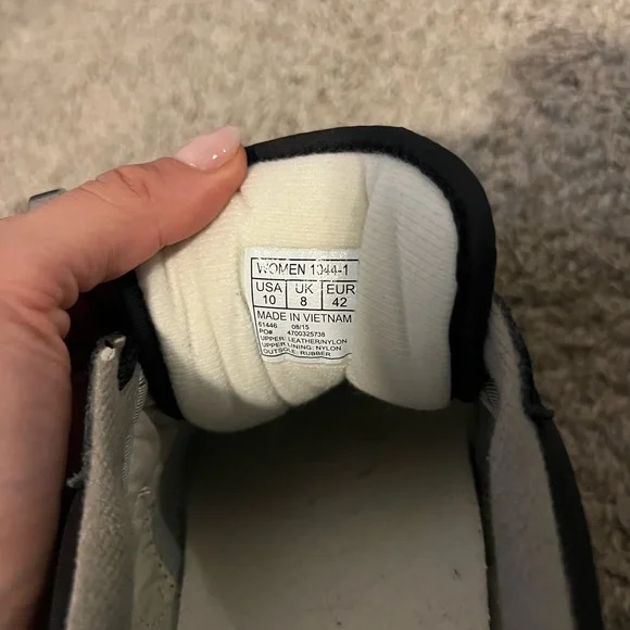 Saucony Black and Silver Retro Sneakers with Mesh and Suede - Picture 3 of 3